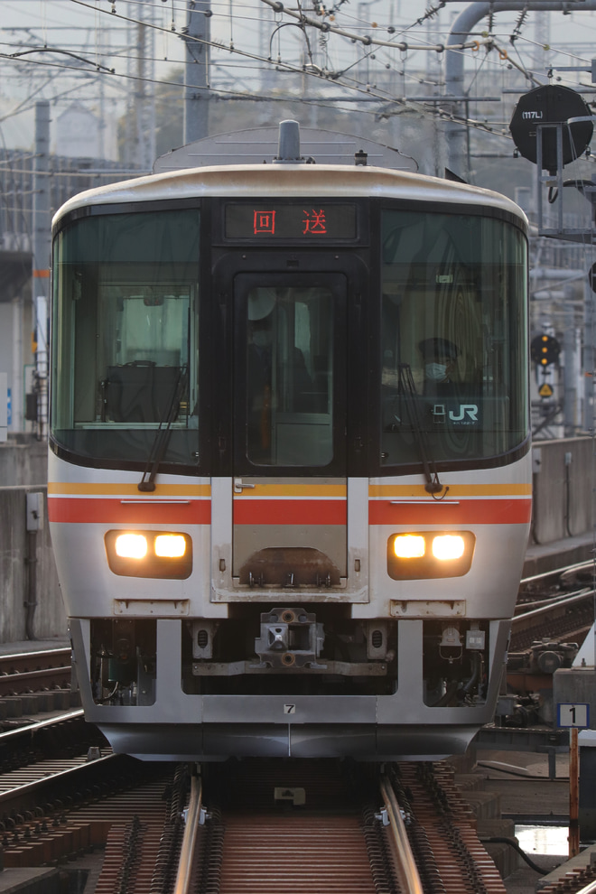 【JR西】キハ122-7 網干総合車両所出場回送を姫路駅で撮影した写真