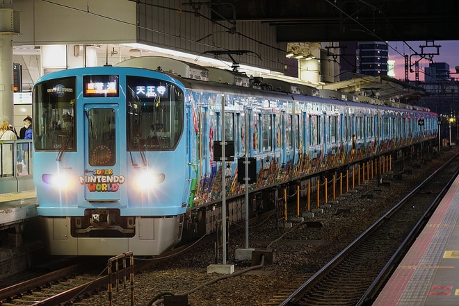 【JR西】323系LS15編成が「SUPER NINTENDO WORLD」ラッピングにを大阪駅で撮影した写真