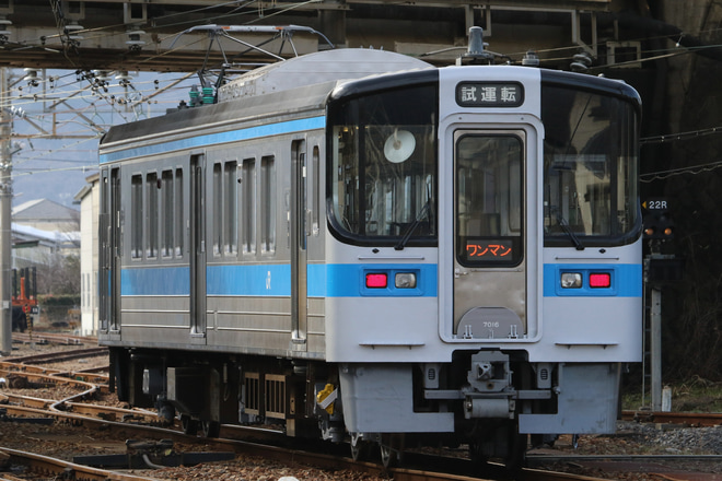 【JR四】7000系7016号多度津工場出場を多度津駅構内線で撮影した写真