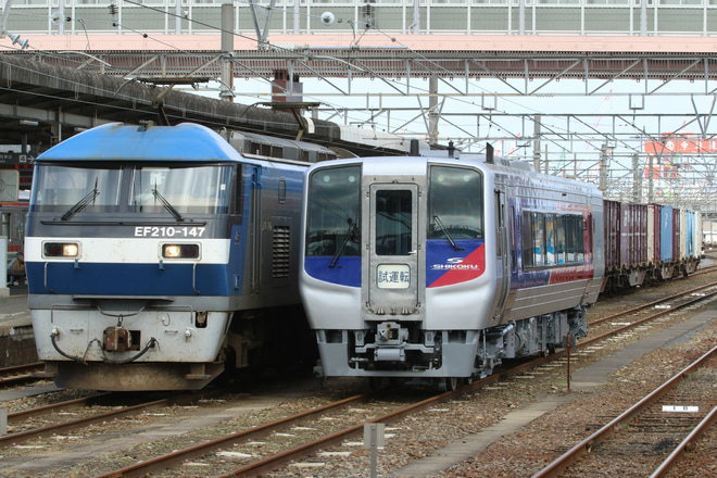 【JR四】N2000系気動車2425号が全検を終え出場を多度津駅で撮影した写真