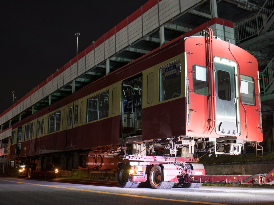【西武】9000系9103Fの一部車両が横瀬車両基地から陸送の拡大写真