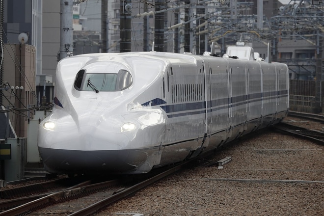 【JR西】N700S H1編成本線上で試運転を博多駅で撮影した写真