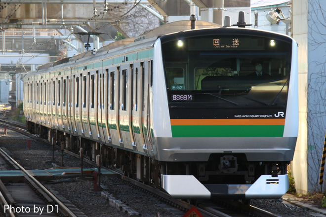 【JR東】E233系E-52編成東京総合車両センター入場回送を西大井駅で撮影した写真