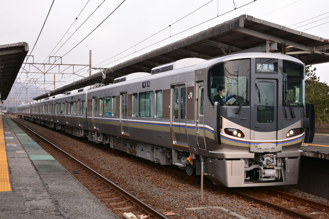 【JR西】225系U8編成・U9編成近畿車輛出場試運転を近江舞子駅で撮影した写真