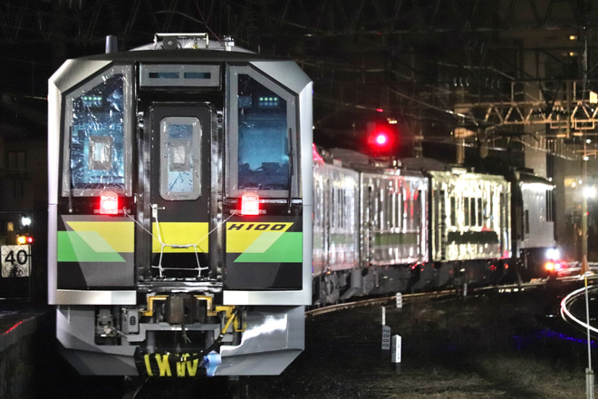 【JR北】H100形H100-40~H100-45甲種輸送を敦賀駅で撮影した写真
