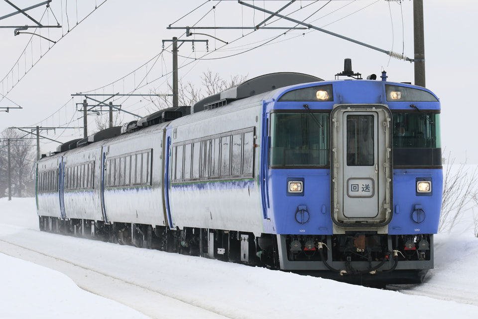 【JR北】キハ183系オール普通車4両編成による大雪1号送り込み回送列車の拡大写真