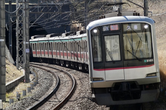 【東急】5000系5101Fの5101号車が白色LEDにをたまプラーザ駅で撮影した写真