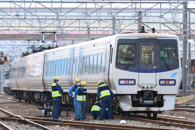 【JR四】8000系L5編成がスカート損傷を多度津駅で撮影した写真