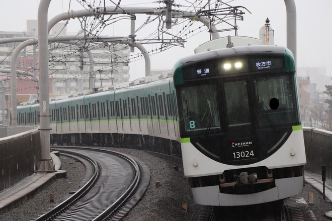 【京阪】13000系13024Fが8連化され営業運転開始を寝屋川市駅で撮影した写真