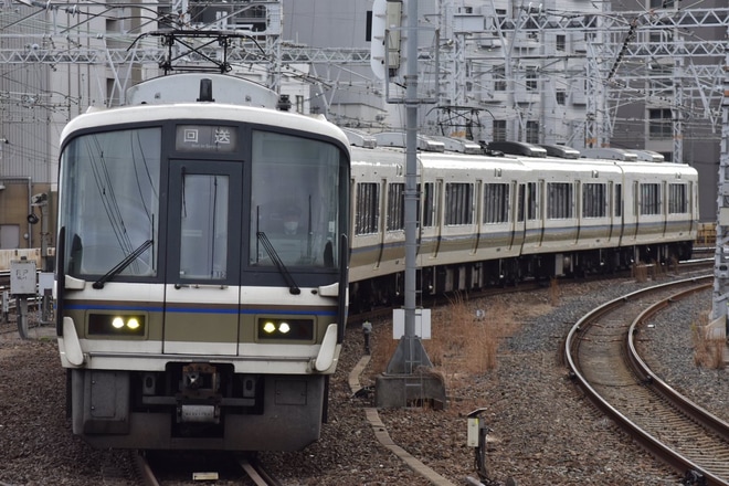 【JR西】221系B12編成吹田総合車両所本所入場回送を神戸駅で撮影した写真