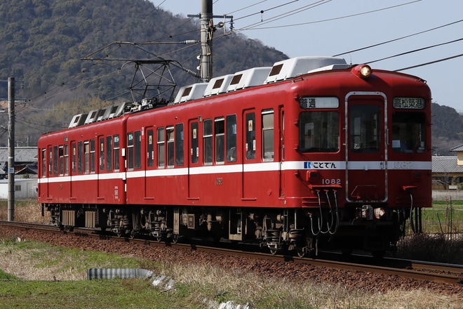 【ことでん】「還暦の赤い電車」のことでんロゴが消えた姿で運行を片原町〜高松築港間で撮影した写真