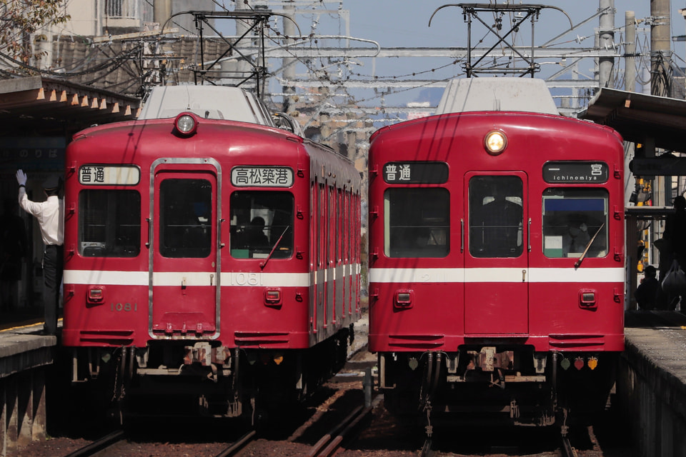 【ことでん】還暦の赤い電車運行終了の拡大写真