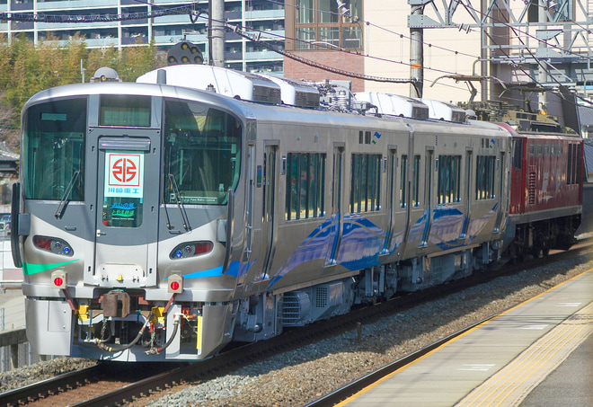 【あい鉄】あいの風とやま鉄道521系3次車AK19編成甲種輸送を島本駅で撮影した写真