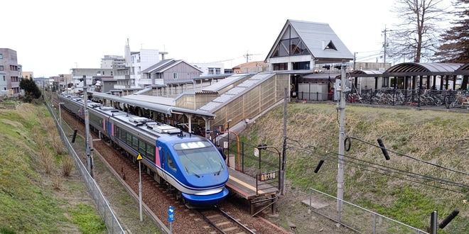 【JR西】ビクトリーはくと(2021)を鳥取大学前駅で撮影した写真
