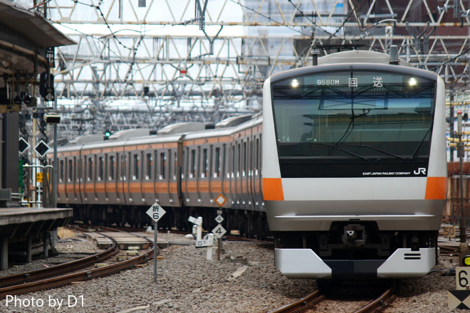 【JR東】E233系トタT4編成大宮総合車両センター入場回送を新宿駅で撮影した写真