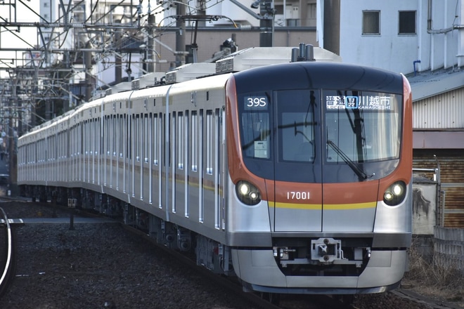 【メトロ】17000系東武東上線直通デビューを鶴瀬駅で撮影した写真
