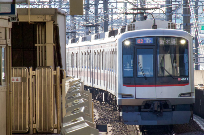 【東急】5050系4111F(元5173F)が有楽町線内を代走を新木場駅で撮影した写真