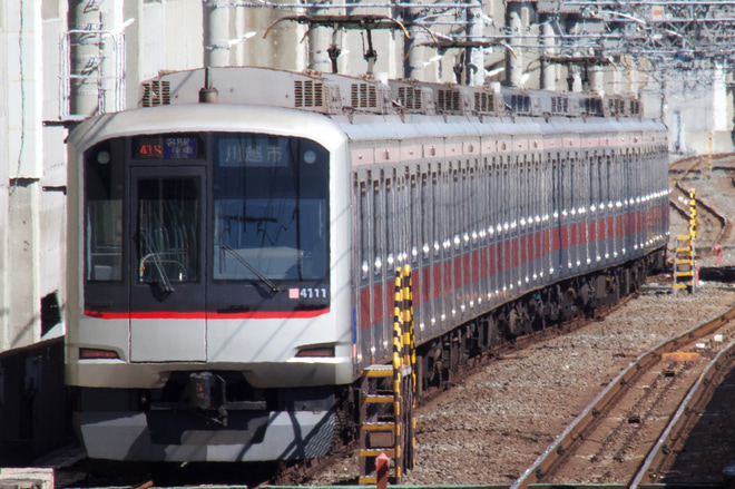 【東急】5050系4111F(元5173F)が有楽町線内を代走を新木場駅で撮影した写真