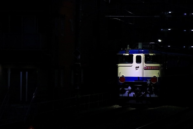 【JR貨】EF65-2084国鉄色になり大宮車両所出場を不明で撮影した写真