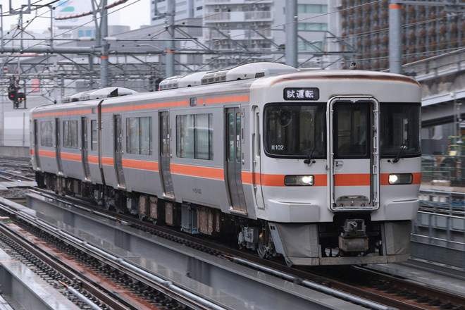 【JR海】キハ25系1500番台M102編成出場試運転を名古屋駅で撮影した写真