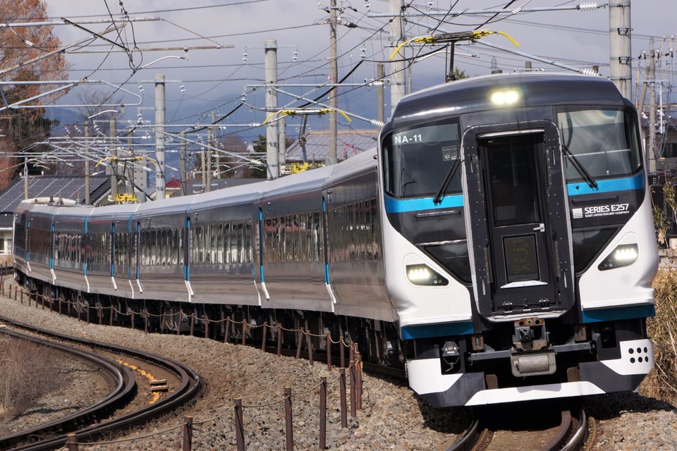 【JR東】E257系NA-11編成が長野総合車両センターから回送の拡大写真