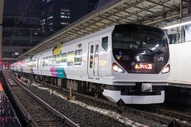 【JR東】かいじ79号がE257系での定期的運行を終了を新宿駅で撮影した写真