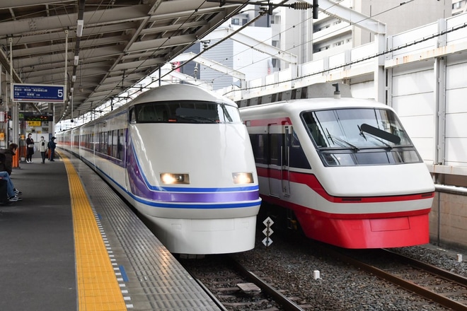 【東武】団体臨時列車「東武30000系大好きツアー」を草加駅で撮影した写真