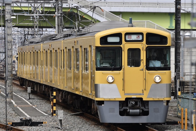【西武】2000系2513Fが南入曽車両基地へ回送を小手指駅で撮影した写真