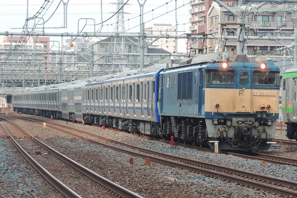 【JR東】E235系クラF-08編成 配給輸送の拡大写真