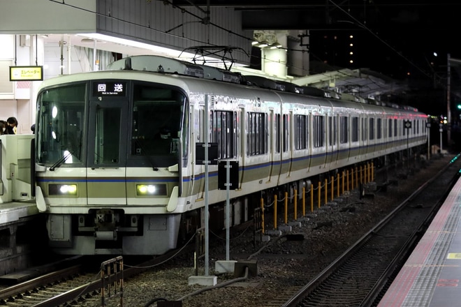 【JR西】221系A1編成森ノ宮疎開回送を大阪駅で撮影した写真