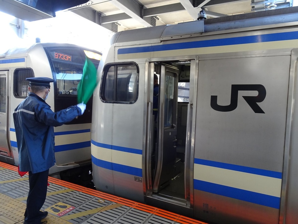 【JR東】E217系Y-51編成、Y-125編成が疎開先の幕張車両センターから横須賀・逗子へ回送の拡大写真