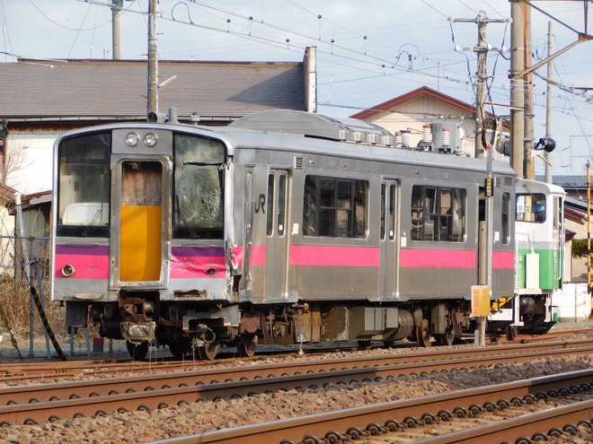 【JR東】701系N5編成のクモハ701-5(廃車済み）が入換を秋田総合車両センター付近で撮影した写真
