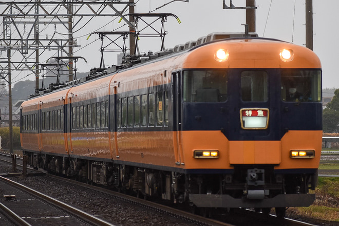【近鉄】12200系NS51を使用した団体貸切列車が運行を高田本山駅で撮影した写真