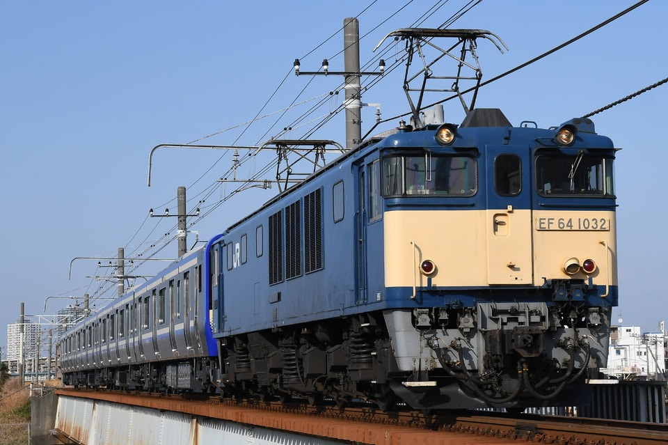 【JR東】E235系クラJ-08編成 配給輸送の拡大写真