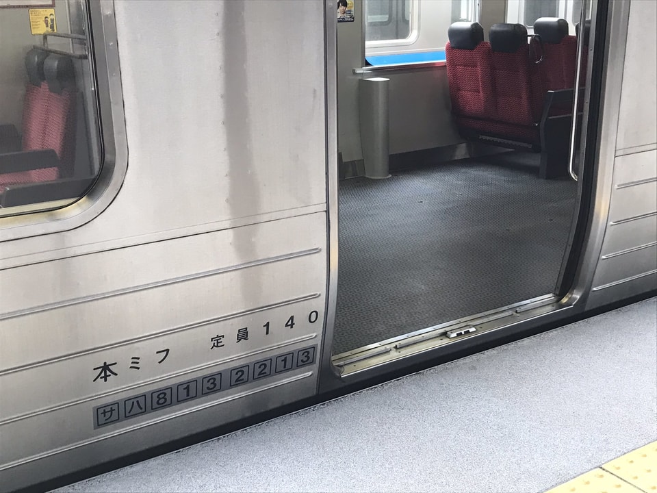 【JR九】813系RM213編成がドア横の座席を撤去しRM2213編成にの拡大写真