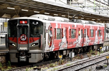 カープ応援仕様列車2両 カープ応援仕様列車2両 広島カープ応援ラッピングトレイン登場