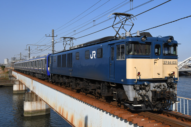 【JR東】E235系クラJ-09編成 配給輸送を新鶴見～鶴見間で撮影した写真