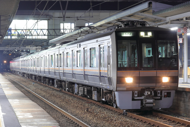 【JR西】207系T23編成+S50編成網干総合車両所出場回送を東加古川駅で撮影した写真