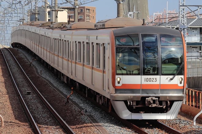 【メトロ】10000系10123F臨時回送を和光市駅で撮影した写真