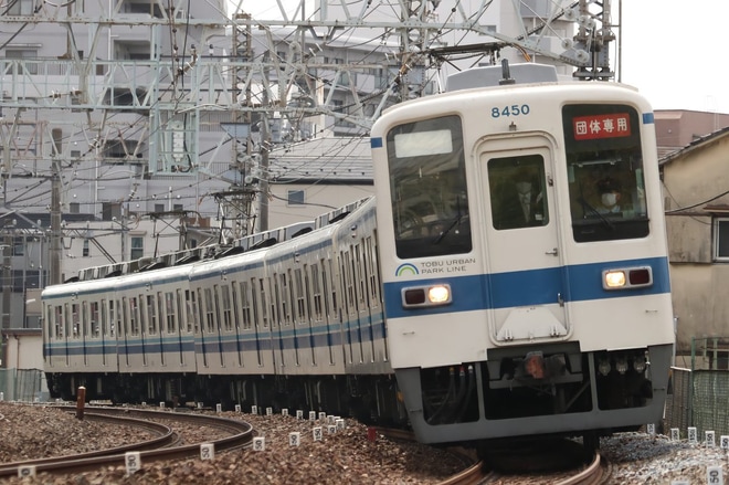 【東武】8000系8150Fを使用した団体臨時列車が運行されるを西新井～竹ノ塚間で撮影した写真