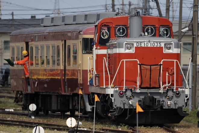 【JR西】クハ455-701及び413系B06編成が国鉄急行色で松任本所内で入換