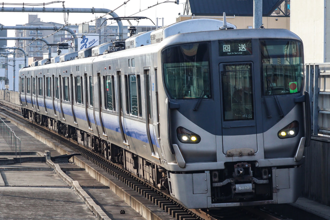 【JR西】225系HF410編成網干入場回送を加古川駅で撮影した写真