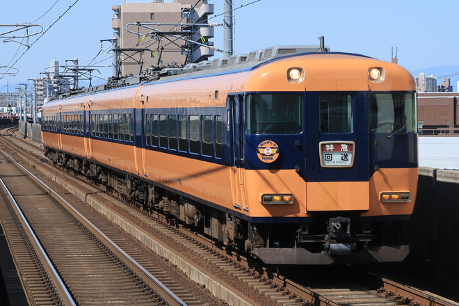 【近鉄】12200系使用の臨時特急運転を烏森駅で撮影した写真