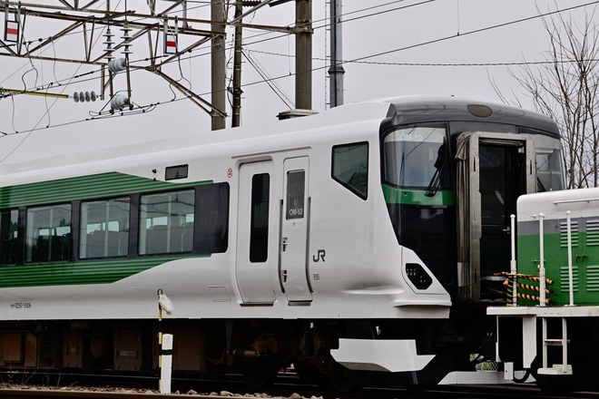 【JR東】E257系OM-52編成秋田総合車両センター構内で入換を秋田総合車両センター付近で撮影した写真