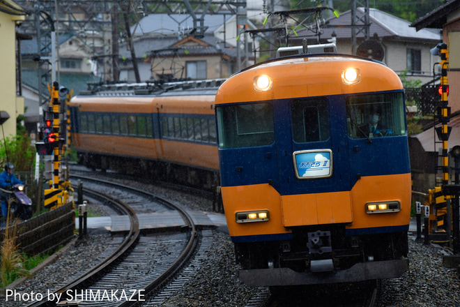 【近鉄】12200系NS49を使用したあおぞらⅡ表示の天理臨2021/04を平城駅で撮影した写真