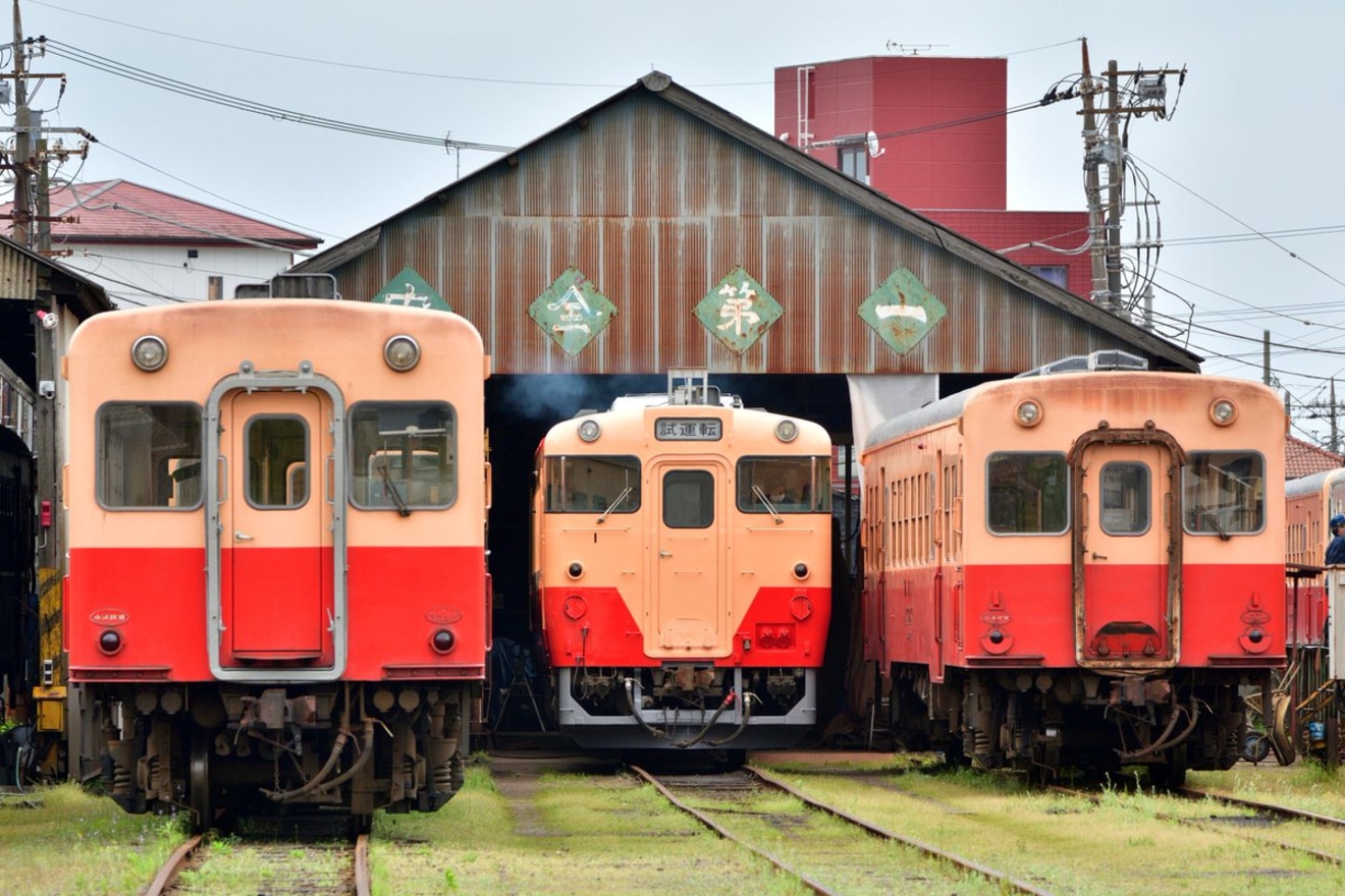 【小湊】キハ40-1が小湊鐵道色にの拡大写真