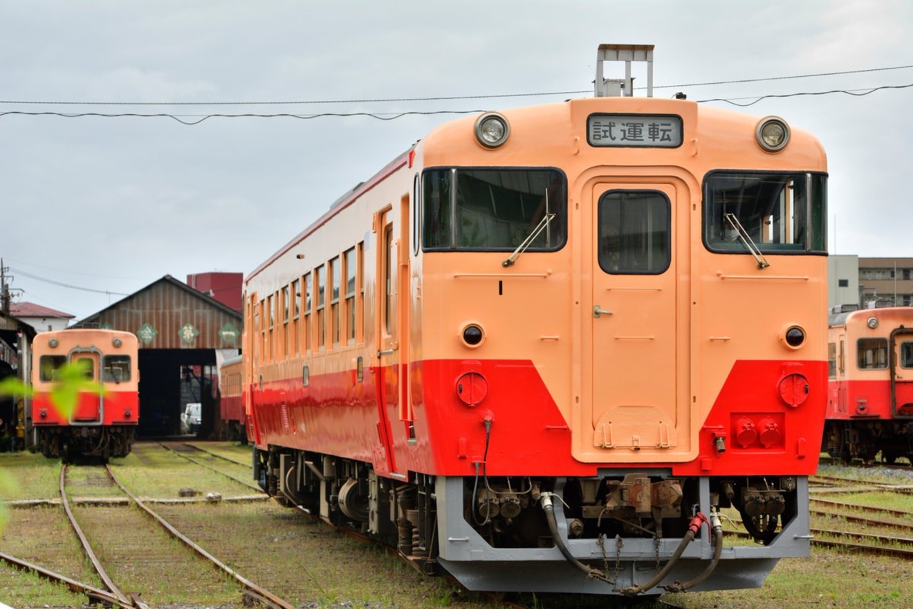 【小湊】キハ40-1が小湊鐵道色にの拡大写真