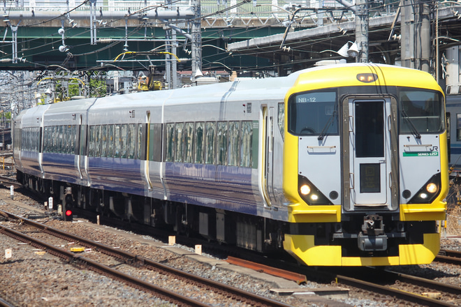 【JR東】E257系マリNB-12編成機能保全回送を大宮駅で撮影した写真