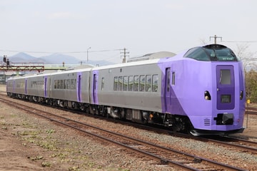 【JR北】キハ261系ST-5102+ST-5202編成(ラベンダー編成)富良野駅で展示会