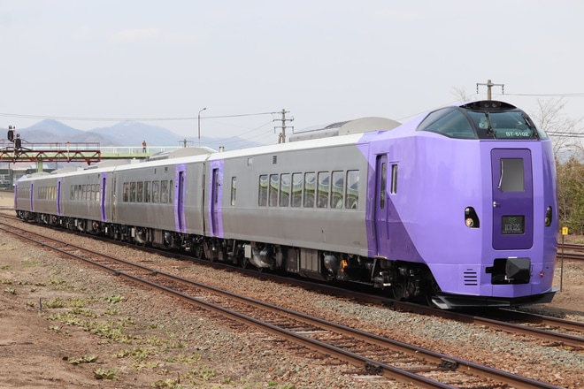 JR北】キハ261系ST-5102+ST-5202編成(ラベンダー編成)富良野駅で展示会 